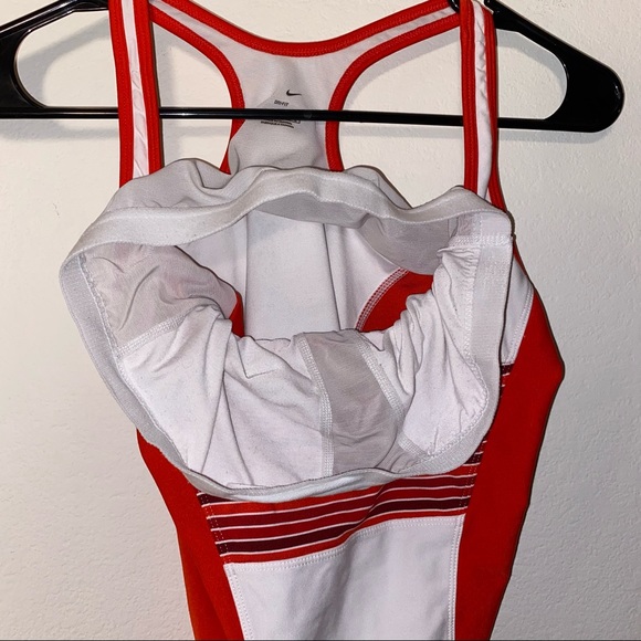 Nike Dri Fit Women’s Size M Striped Athletic Tank Top Built In Bra Racerback - Picture 5 of 7